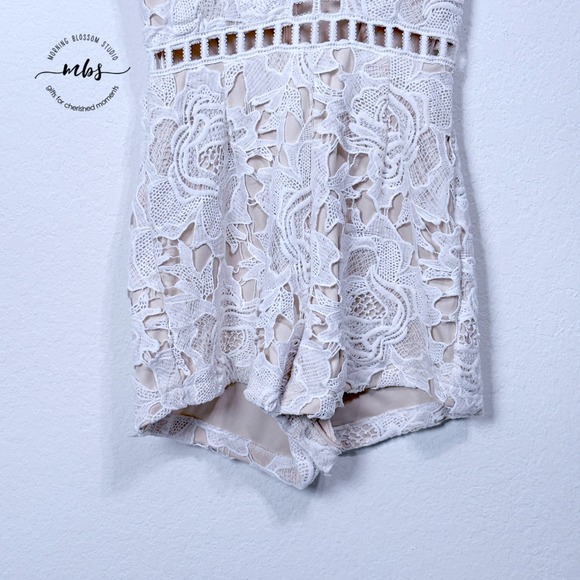 Superdown Simone Deep V-Neck Lace Romper White Floral Cap Sleeve Women S - Picture 9 of 11